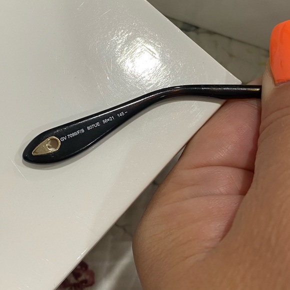 Authentic Givenchy sunglasses 😎 - Picture 10 of 10